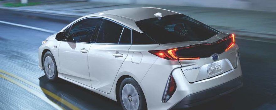 toyota-prius-prime-plug-in-hybrid-in-white-880x350 véhicules hybrides enfichables 2020
